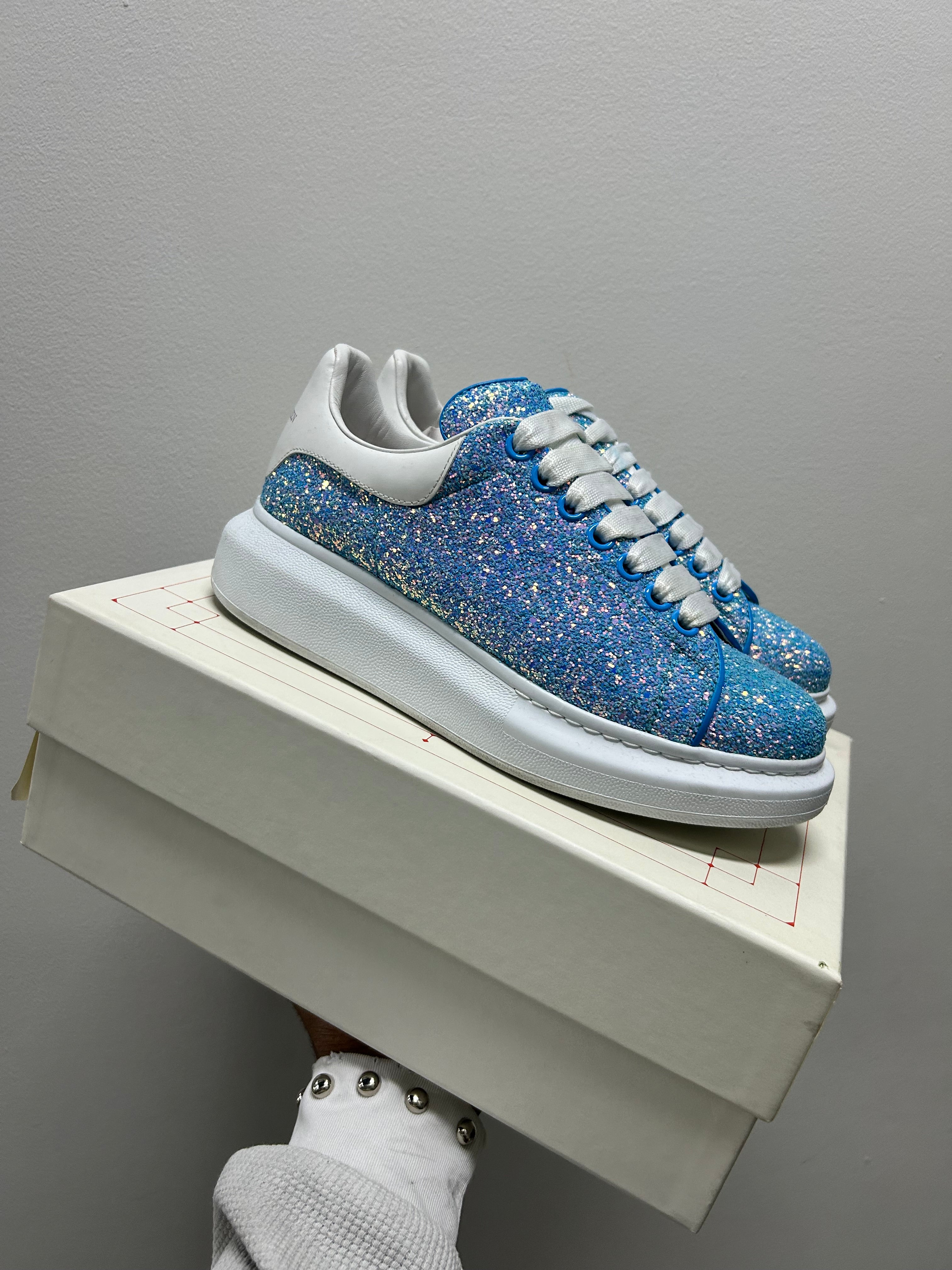Alexander McQueen Wmns Glitter Oversized Sneaker White Blue