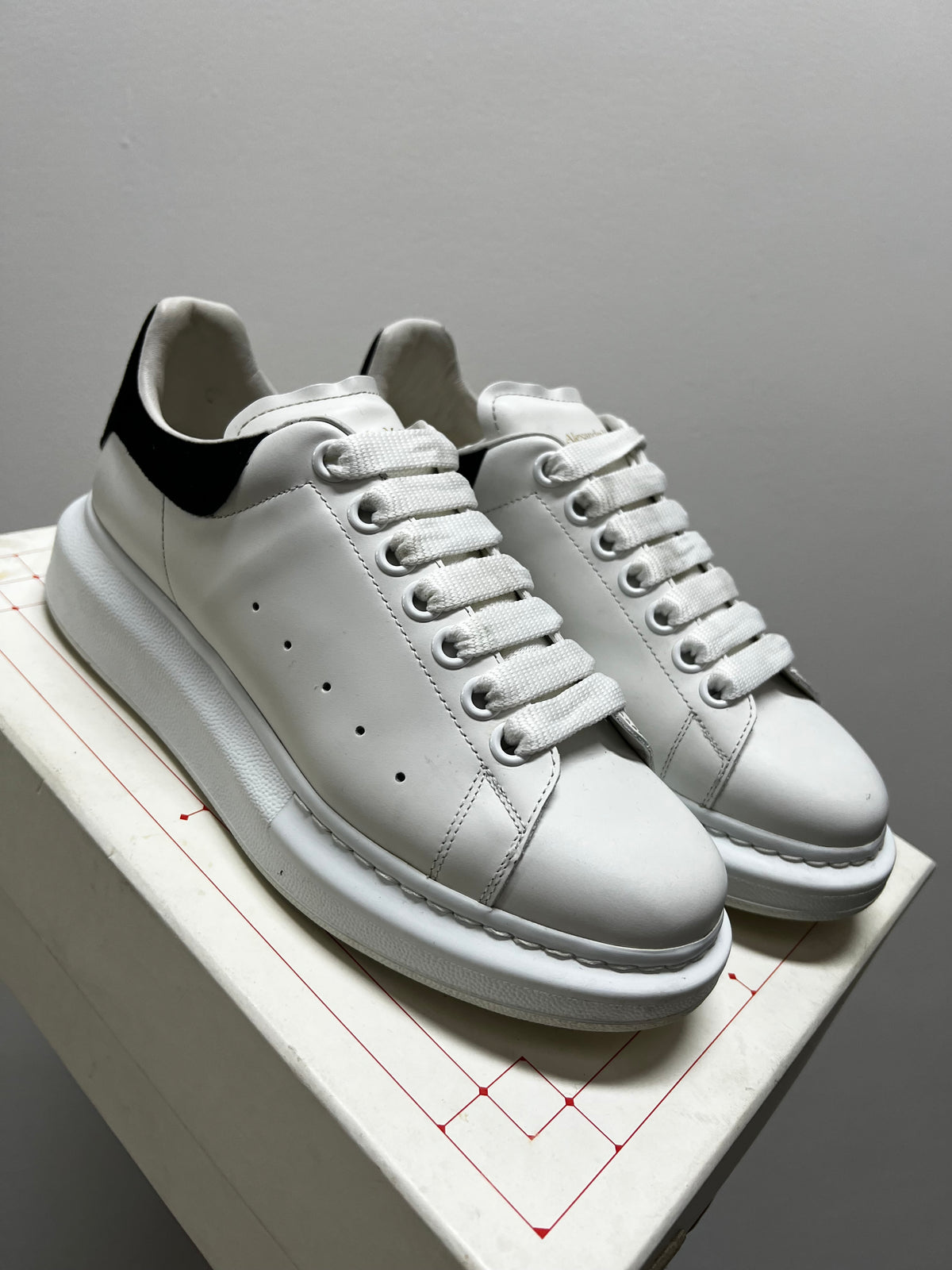 Alexander McQueen Wmns Oversized Sneaker White Black