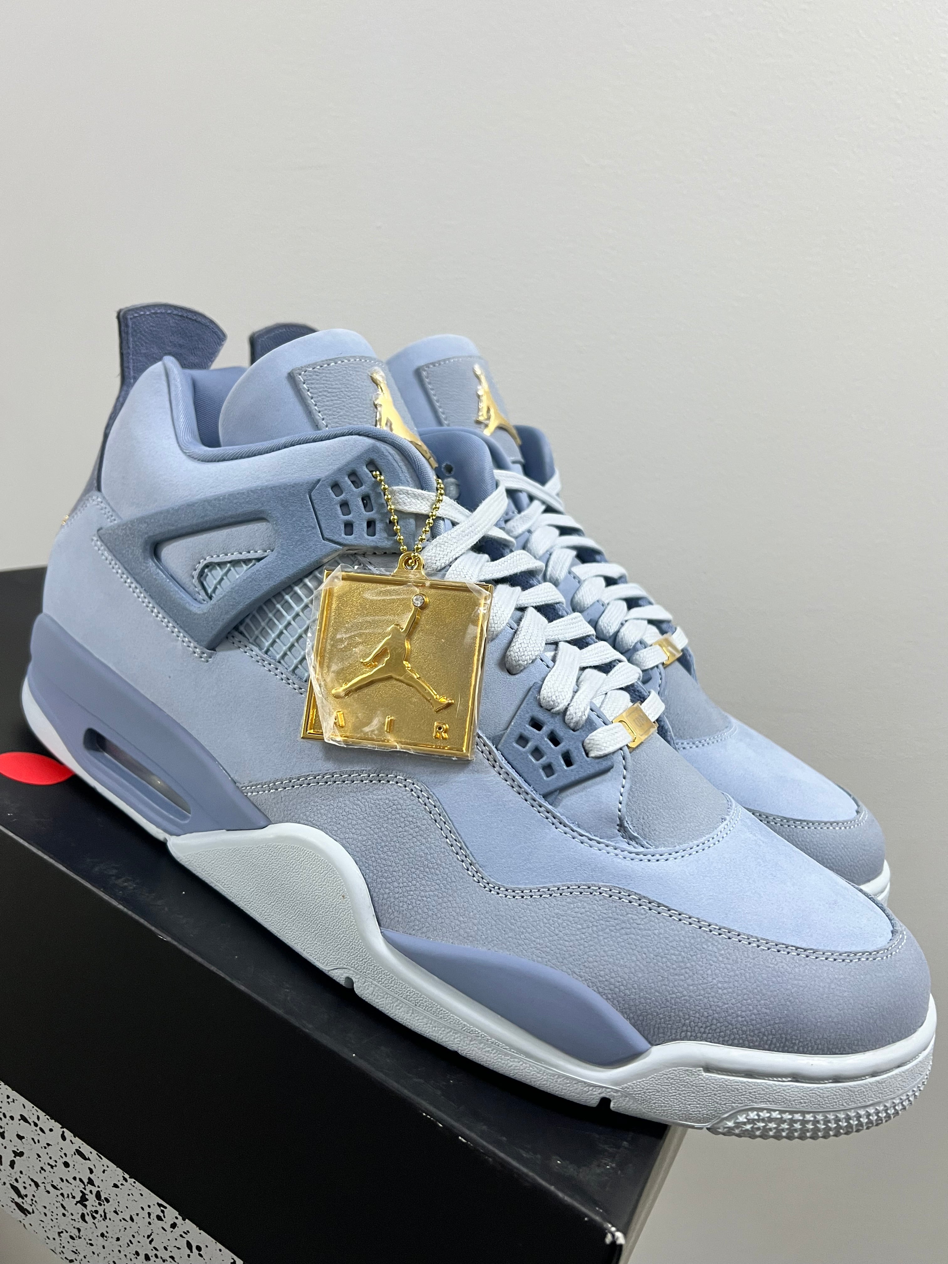 Air Jordan 4 Retro UNC Tarheels PE