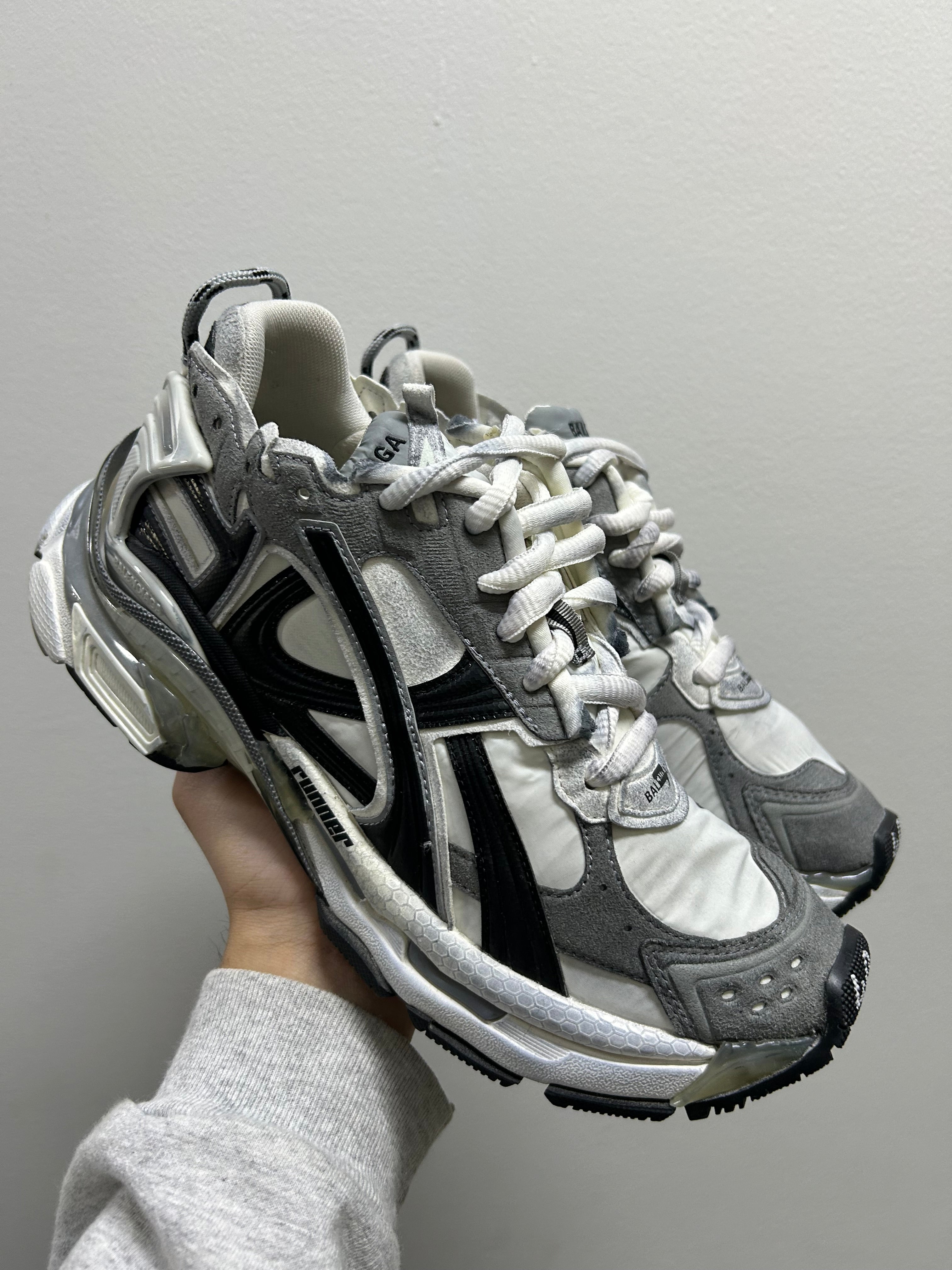 Balenciaga Runner Sneaker Worn-Out - Grey White Black