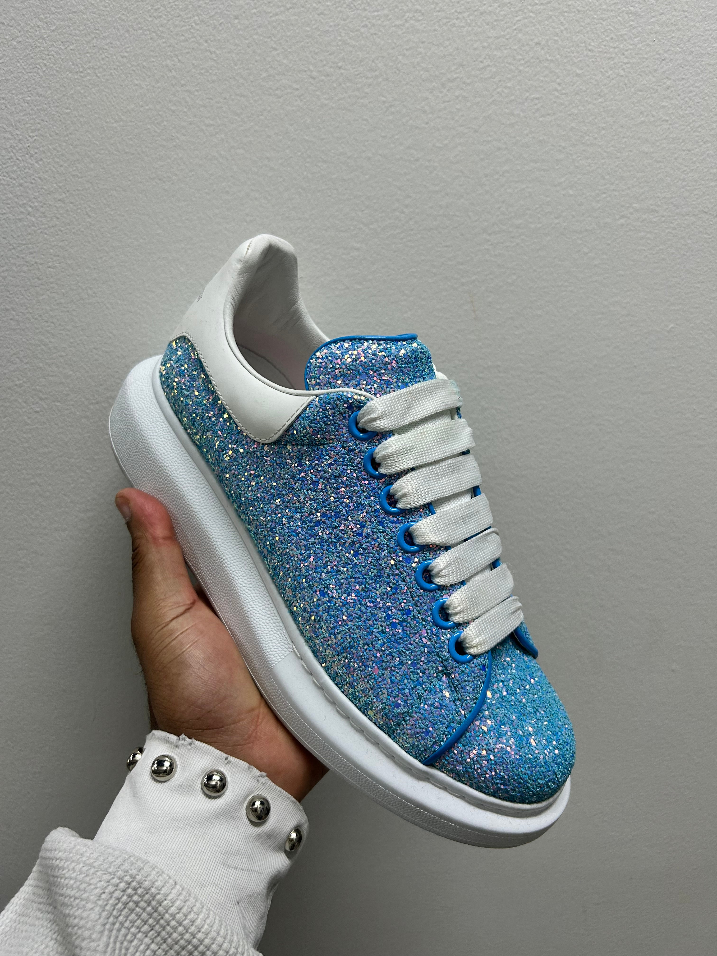 Alexander McQueen Wmns Glitter Oversized Sneaker White Blue