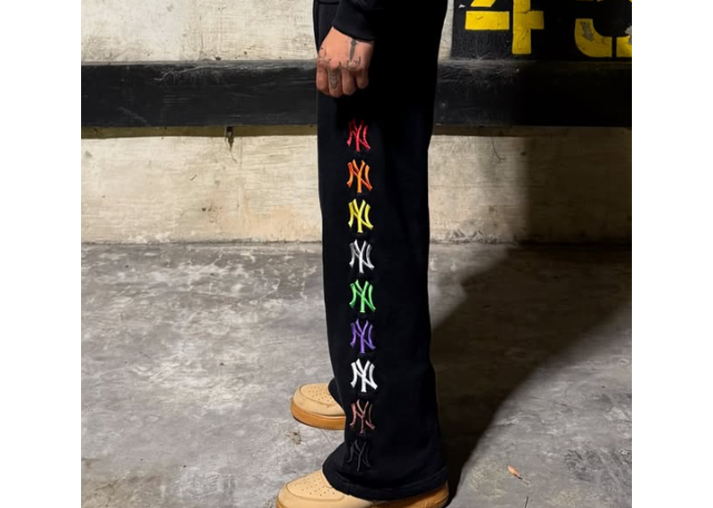 REVESAGITES BLACK NYC SWEATPANTS
