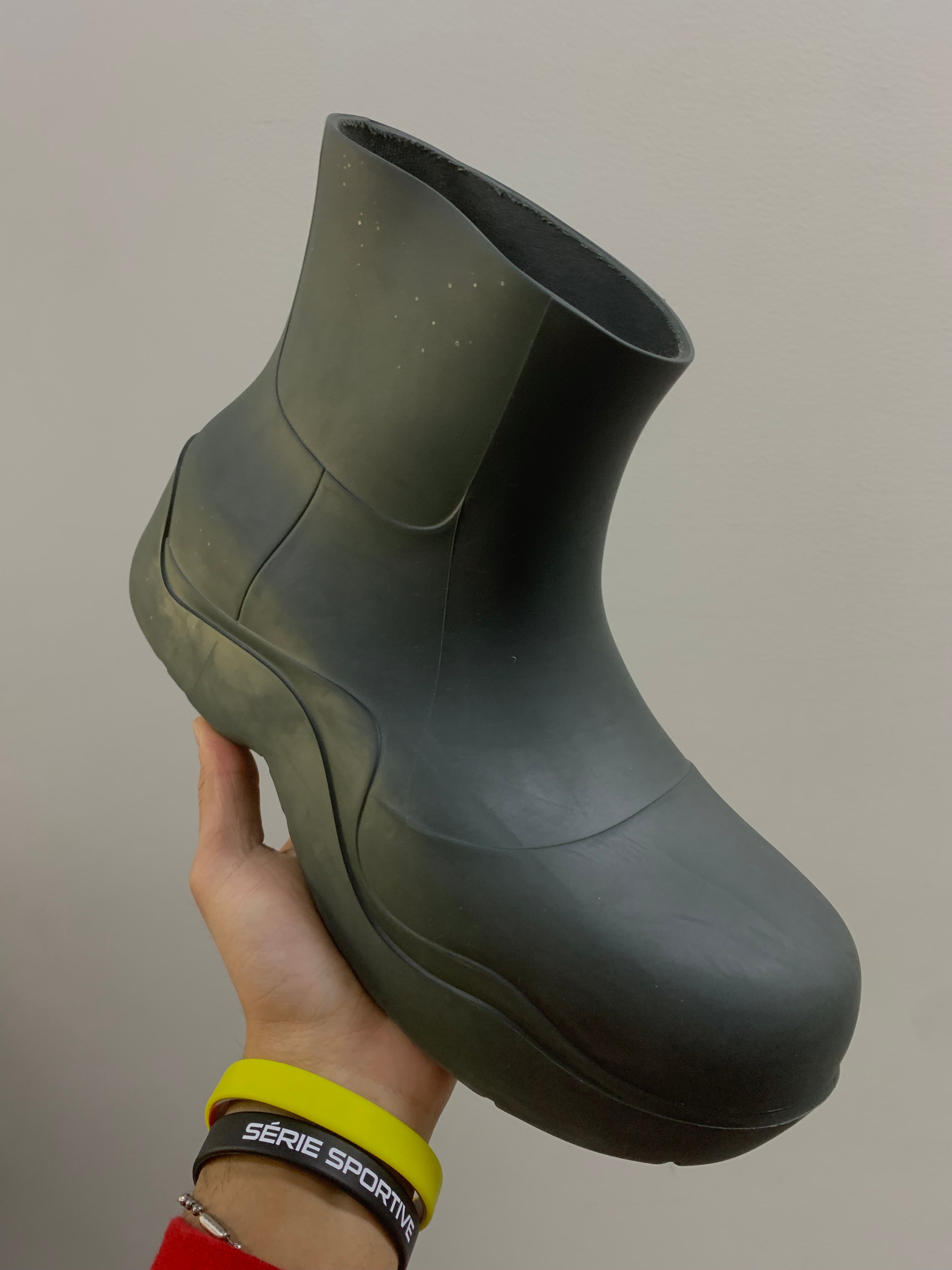 BOTTEGA VENETA Black Pull On Puddle Boots