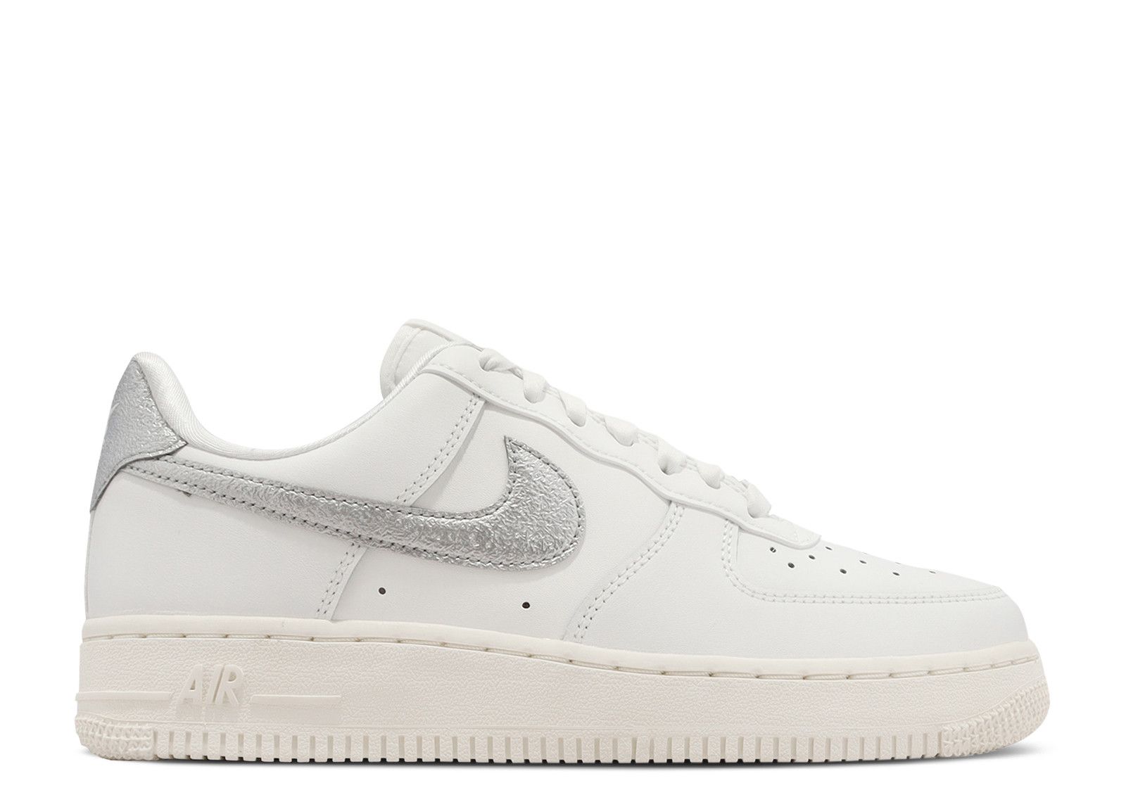 Wmns Air Force 1 07 Essential Silver Swoosh
