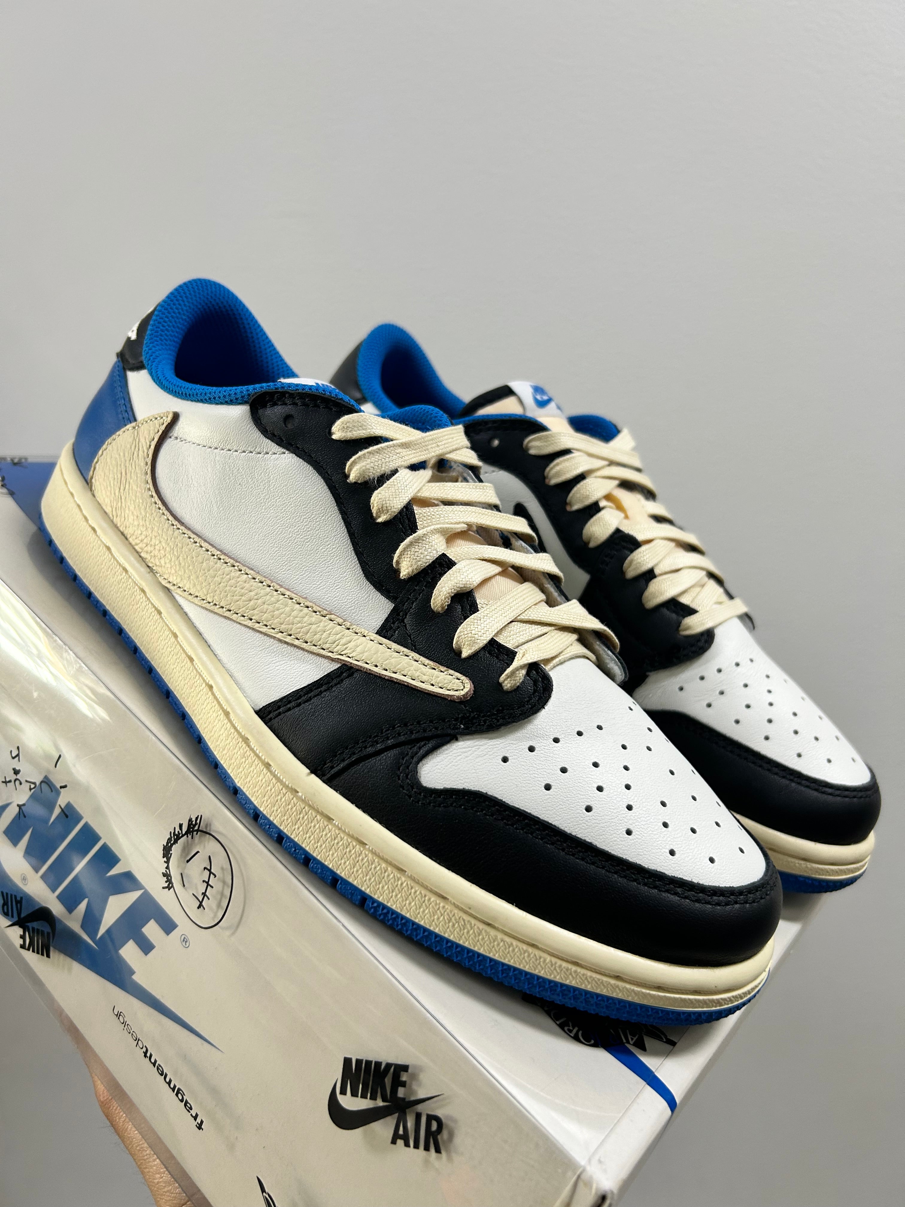 FRAGMENT DESIGN X TRAVIS SCOTT X AIR JORDAN 1 RETRO LOW