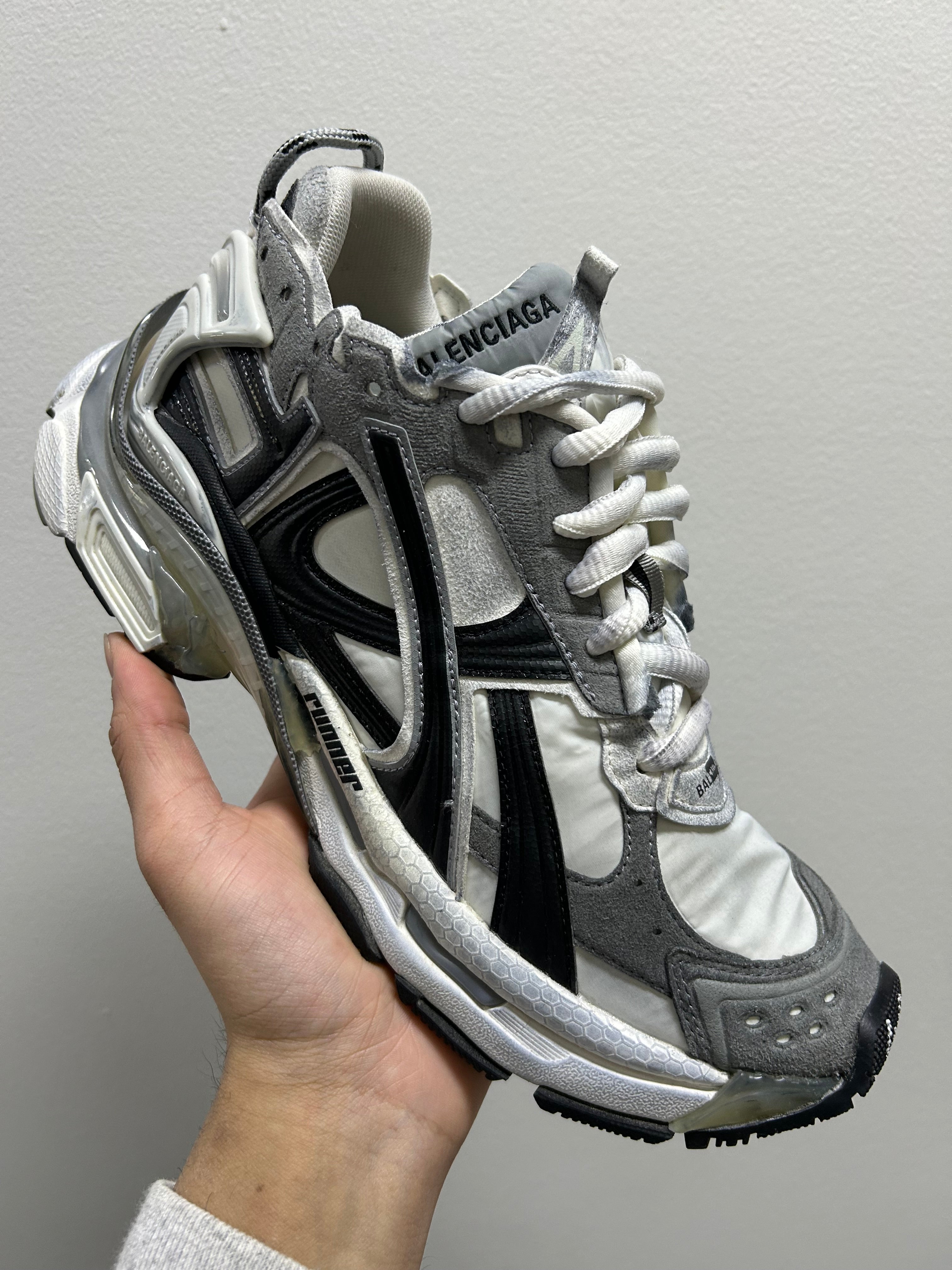 Balenciaga Runner Sneaker Worn-Out - Grey White Black