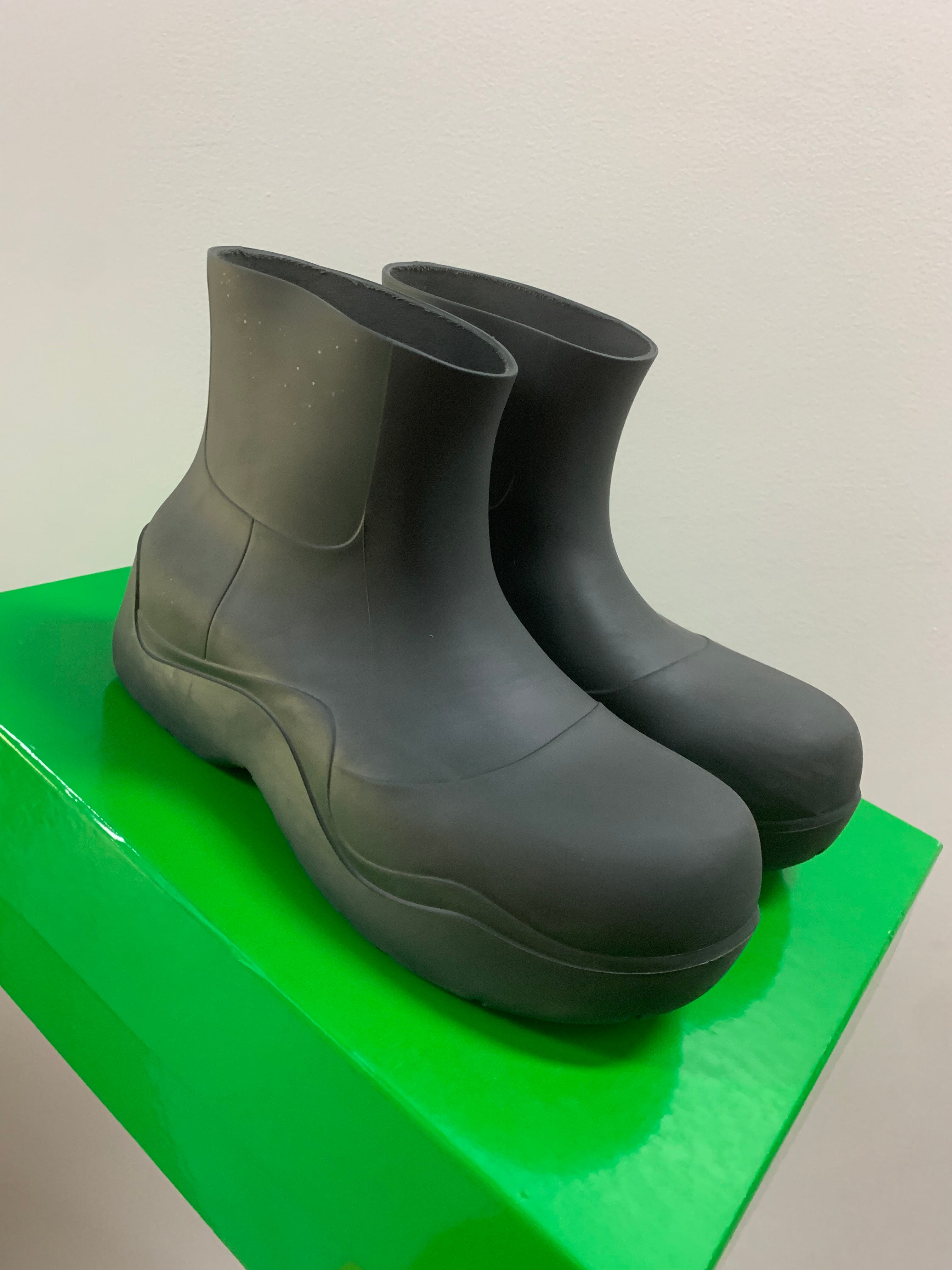 BOTTEGA VENETA Black Pull On Puddle Boots