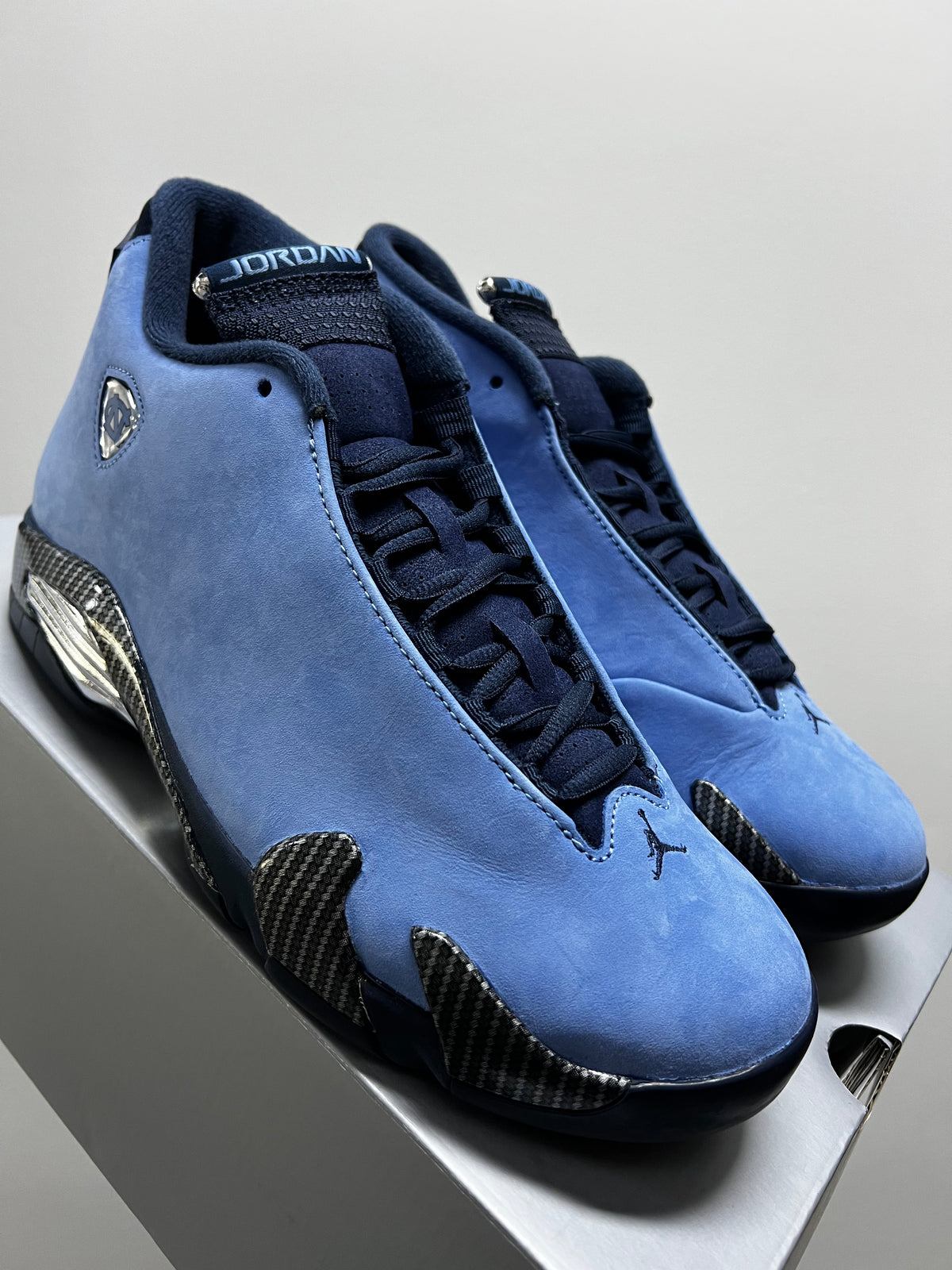 Air Jordan 14 Retro NCAA PE "UNC" 2026