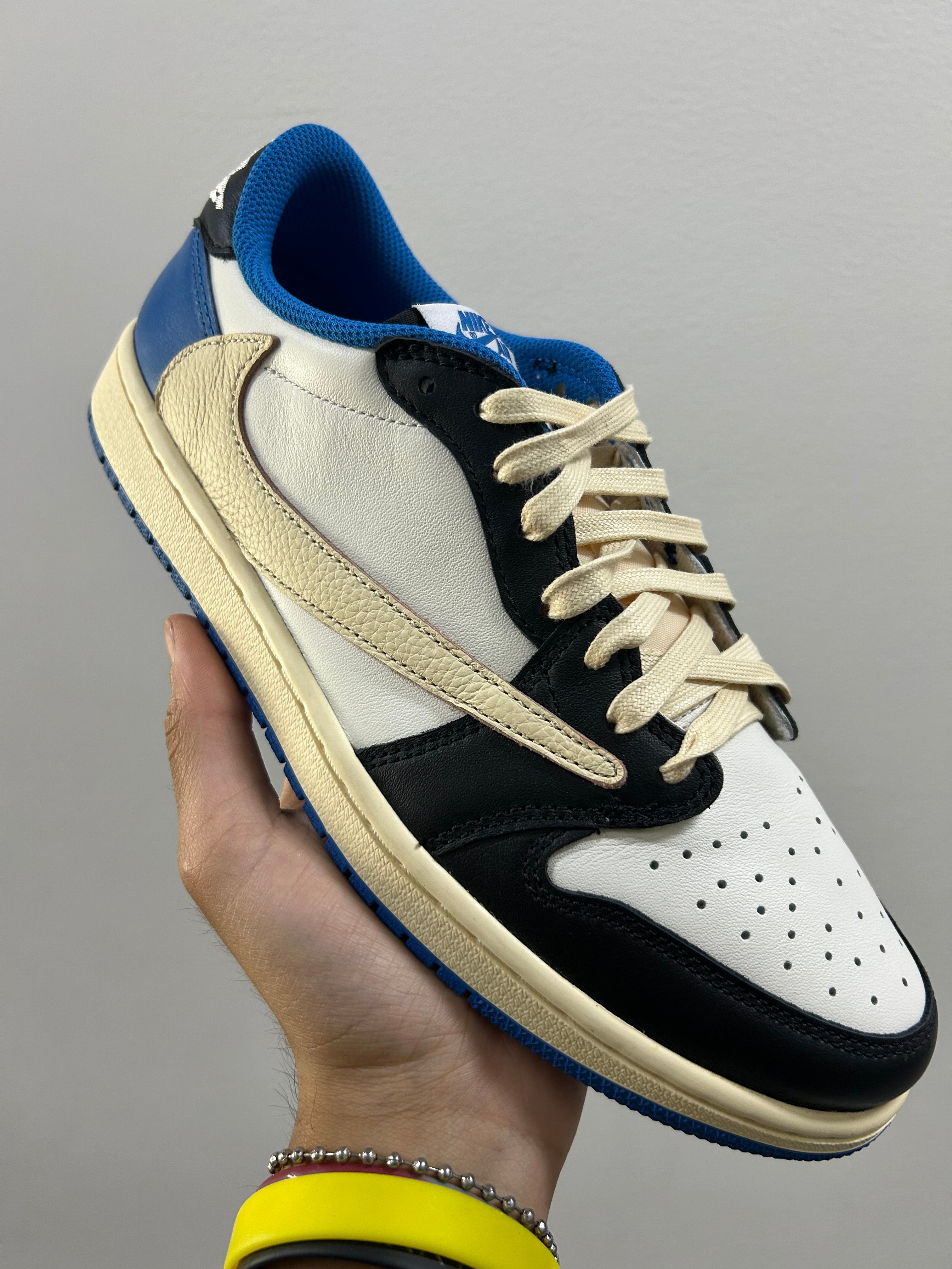 FRAGMENT DESIGN X TRAVIS SCOTT X AIR JORDAN 1 RETRO LOW
