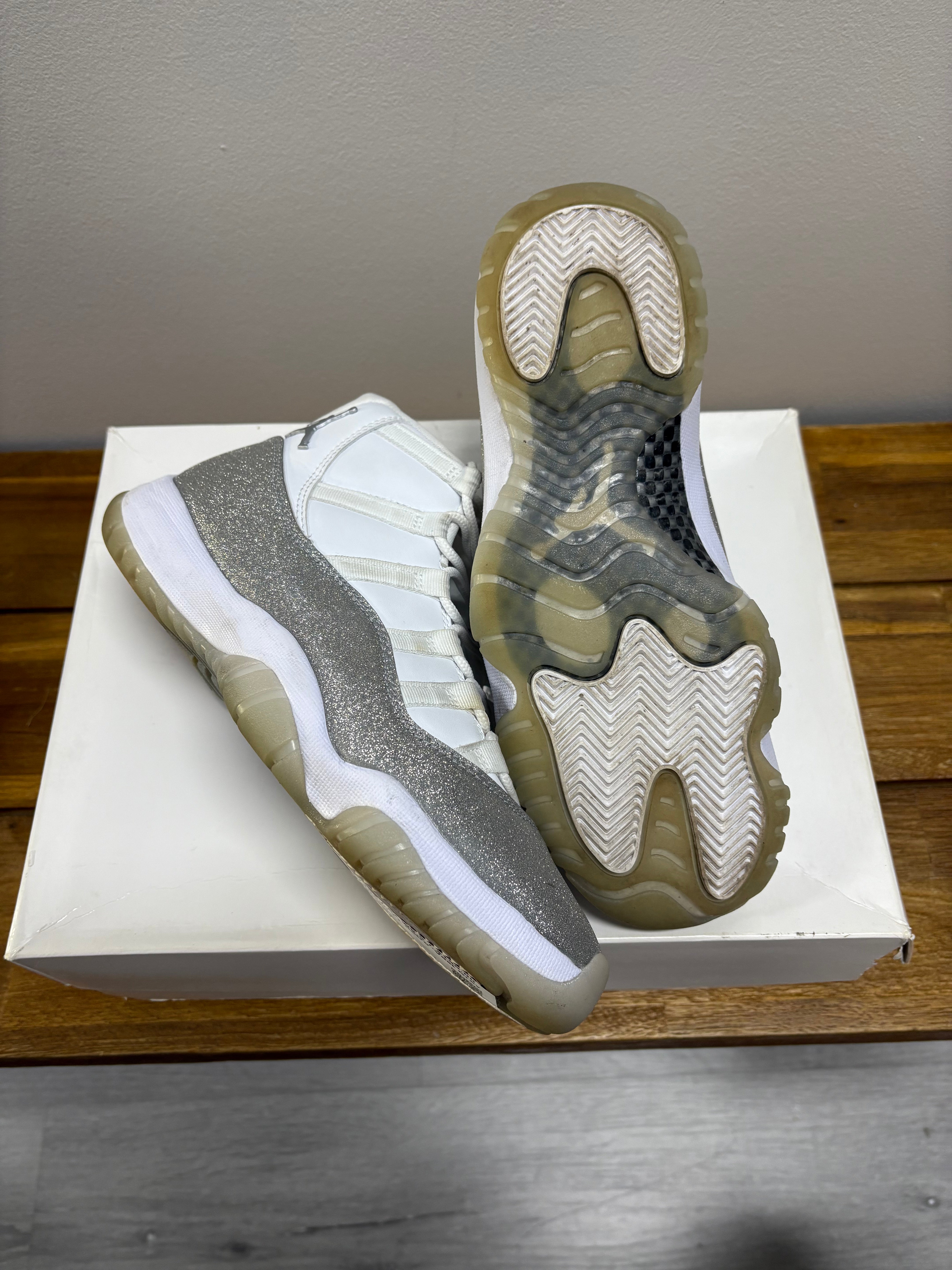 Wmns Air Jordan 11 Retro Vast Grey