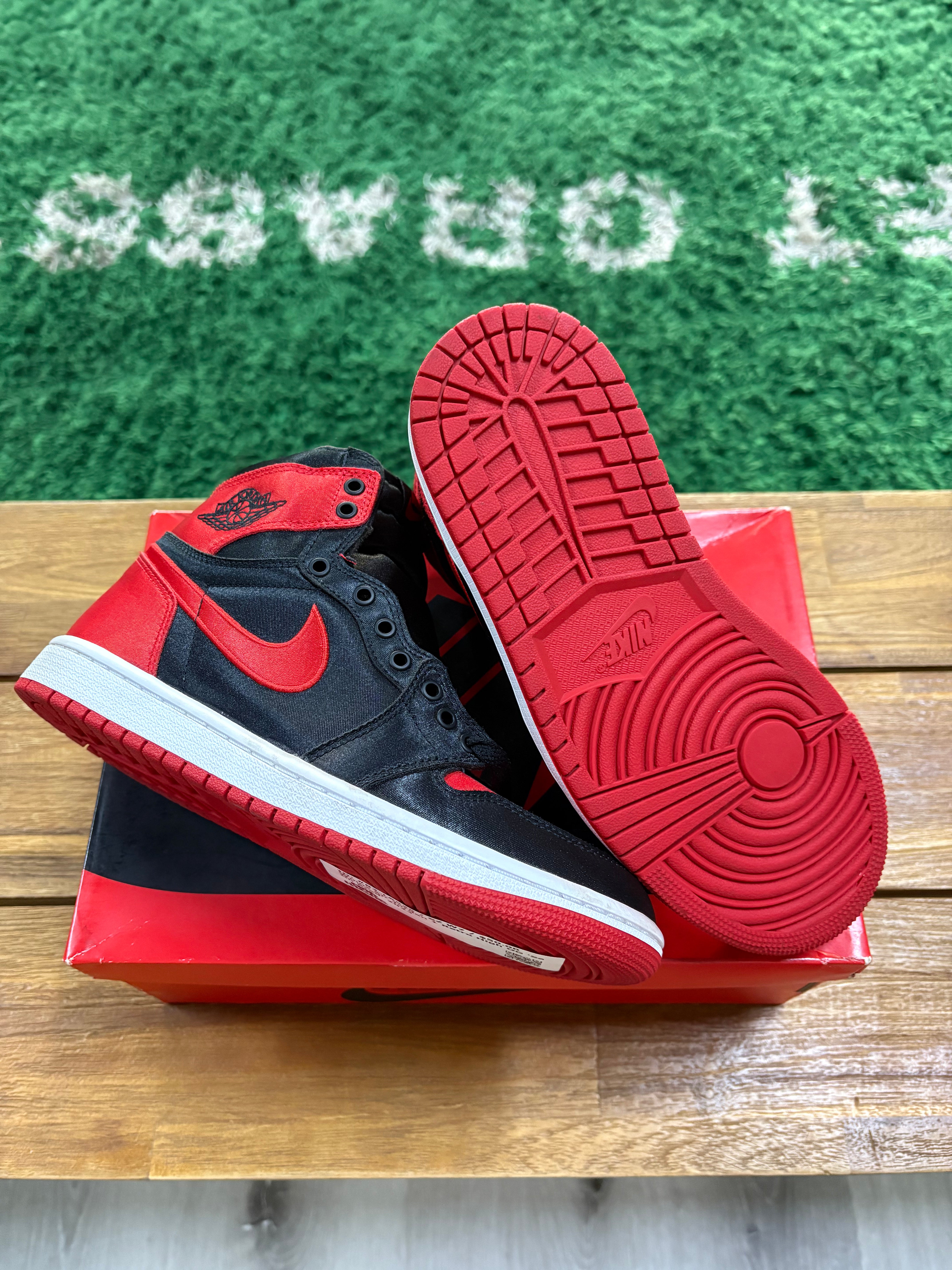 Wmns Air Jordan 1 Retro High OG Satin Bred 2023