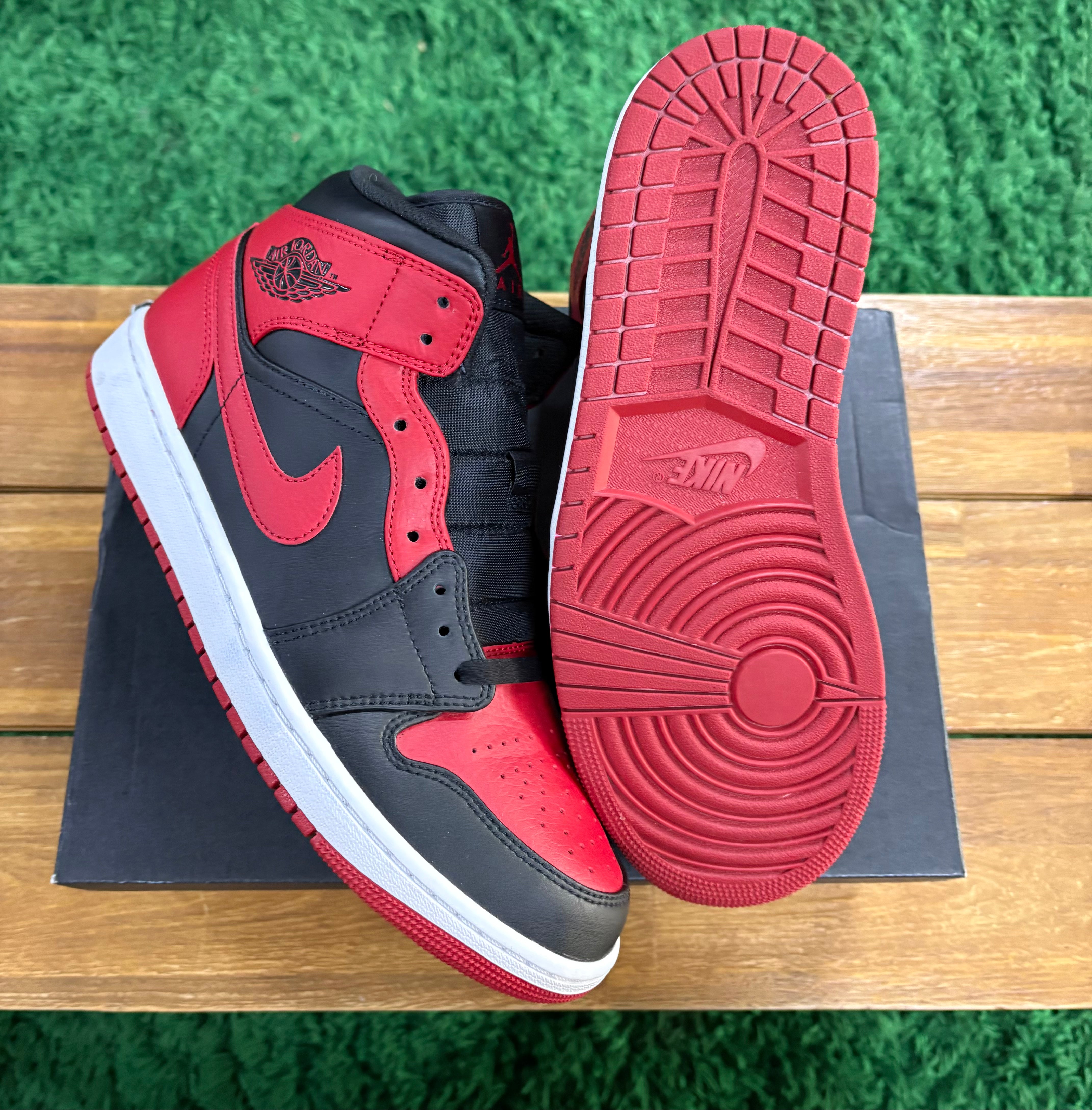Air Jordan 1 Mid Banned