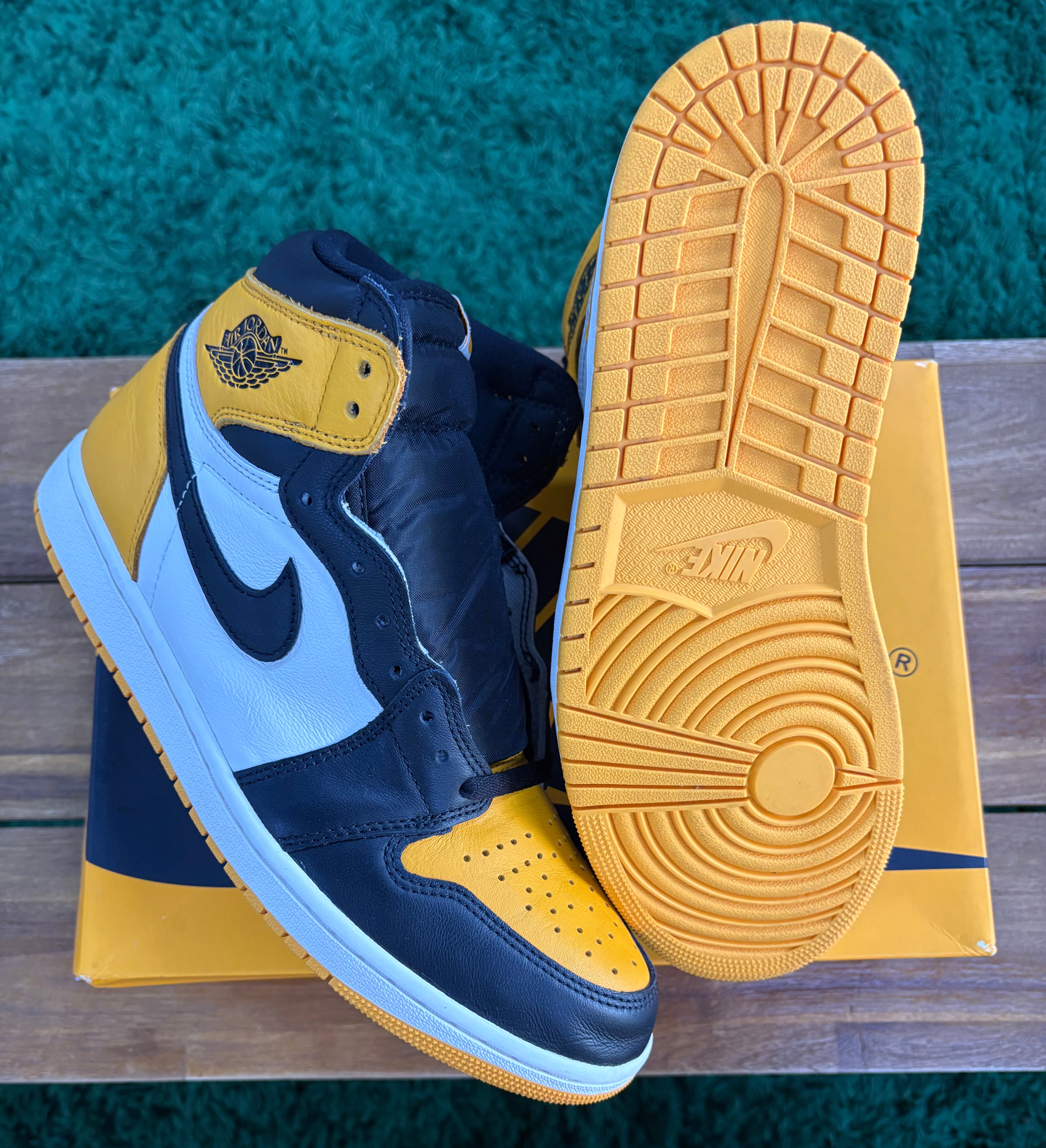 Air Jordan 1 Retro High OG Yellow Toe