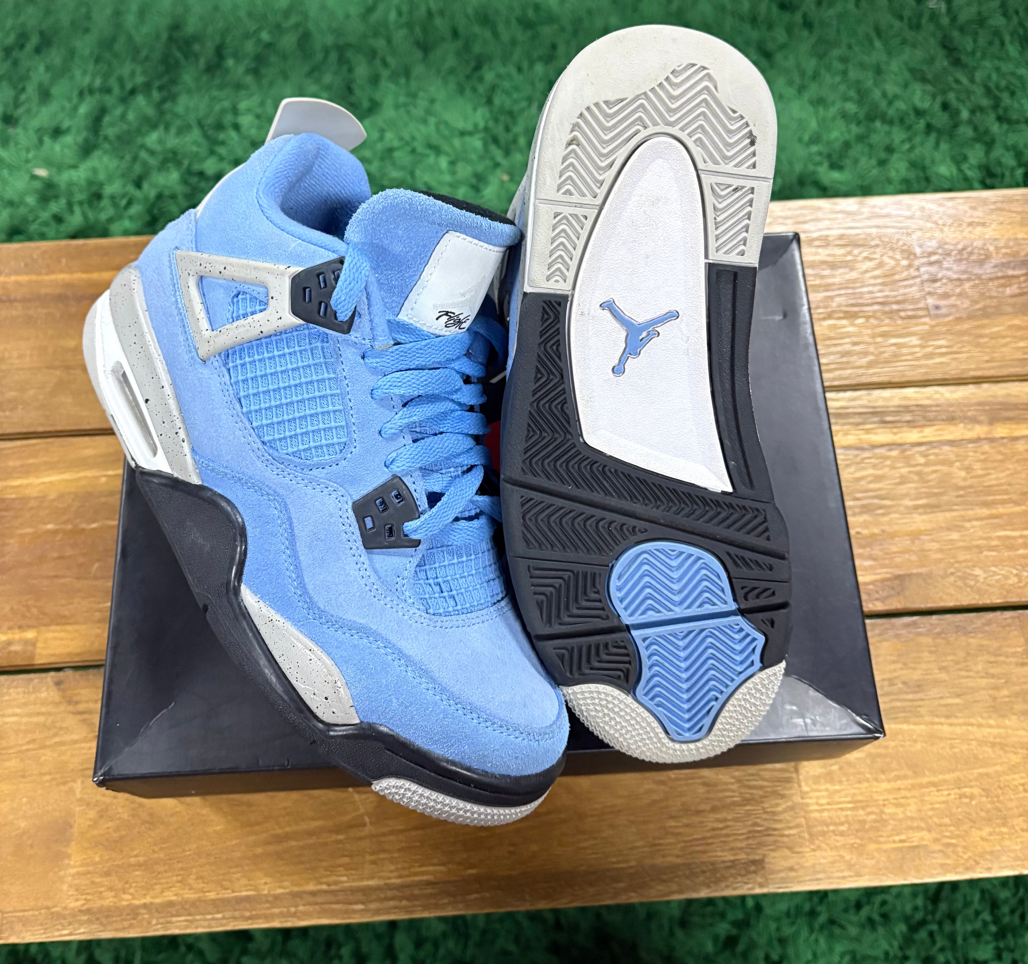 Air Jordan 4 Retro GS University Blue