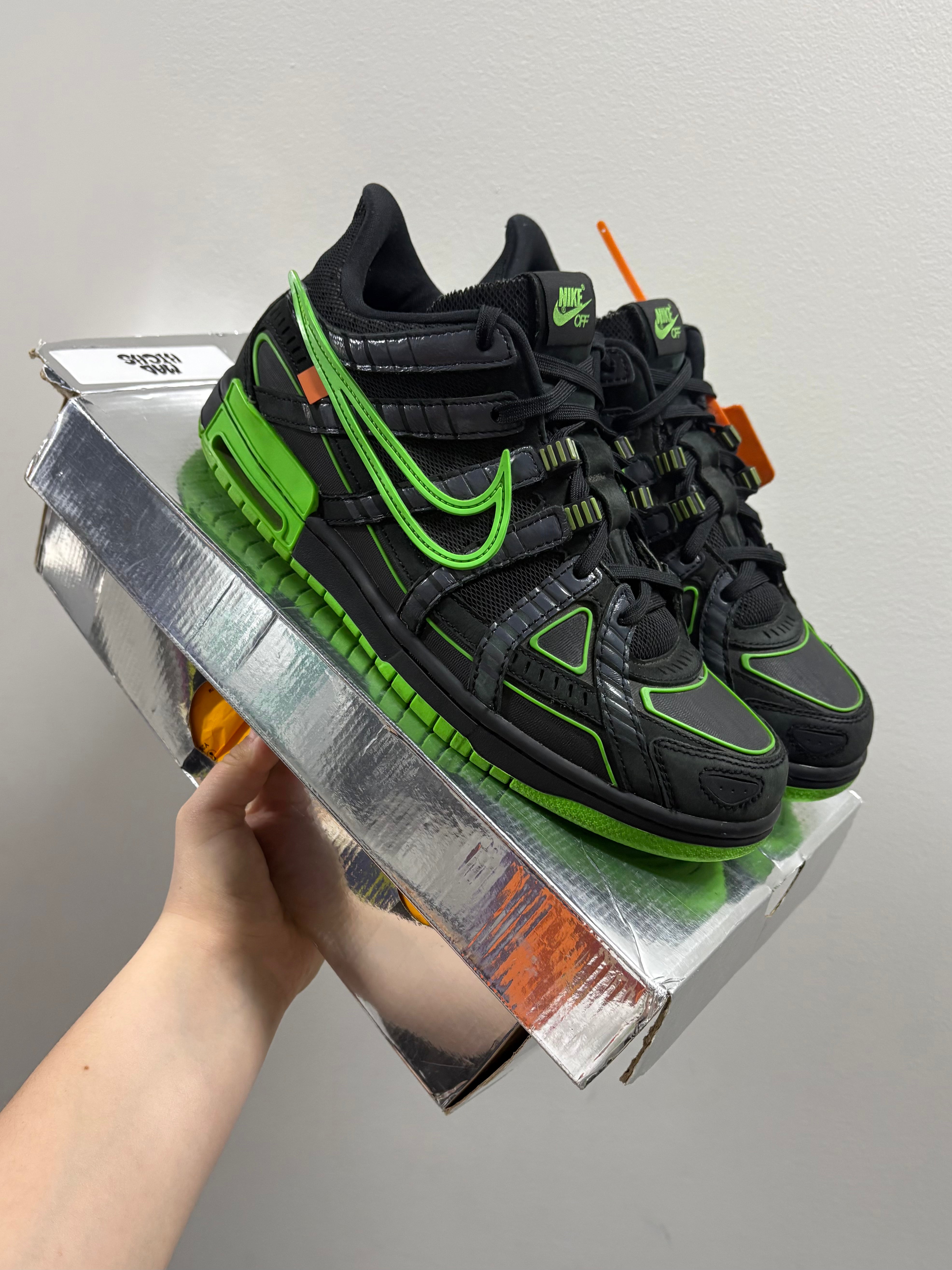 Off-White x Air Rubber Dunk Green Strike