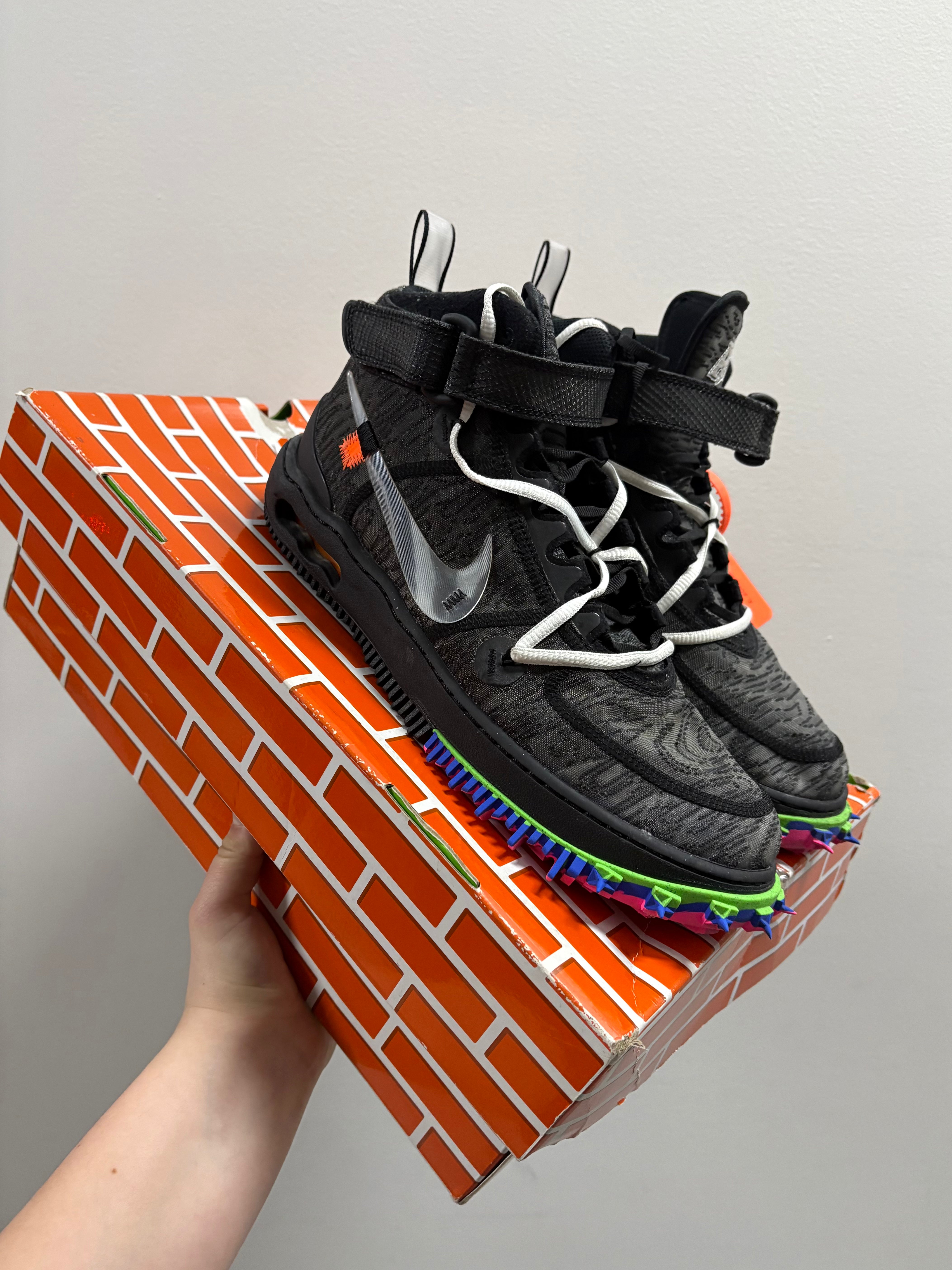 Off-White x Air Force 1 Mid Black