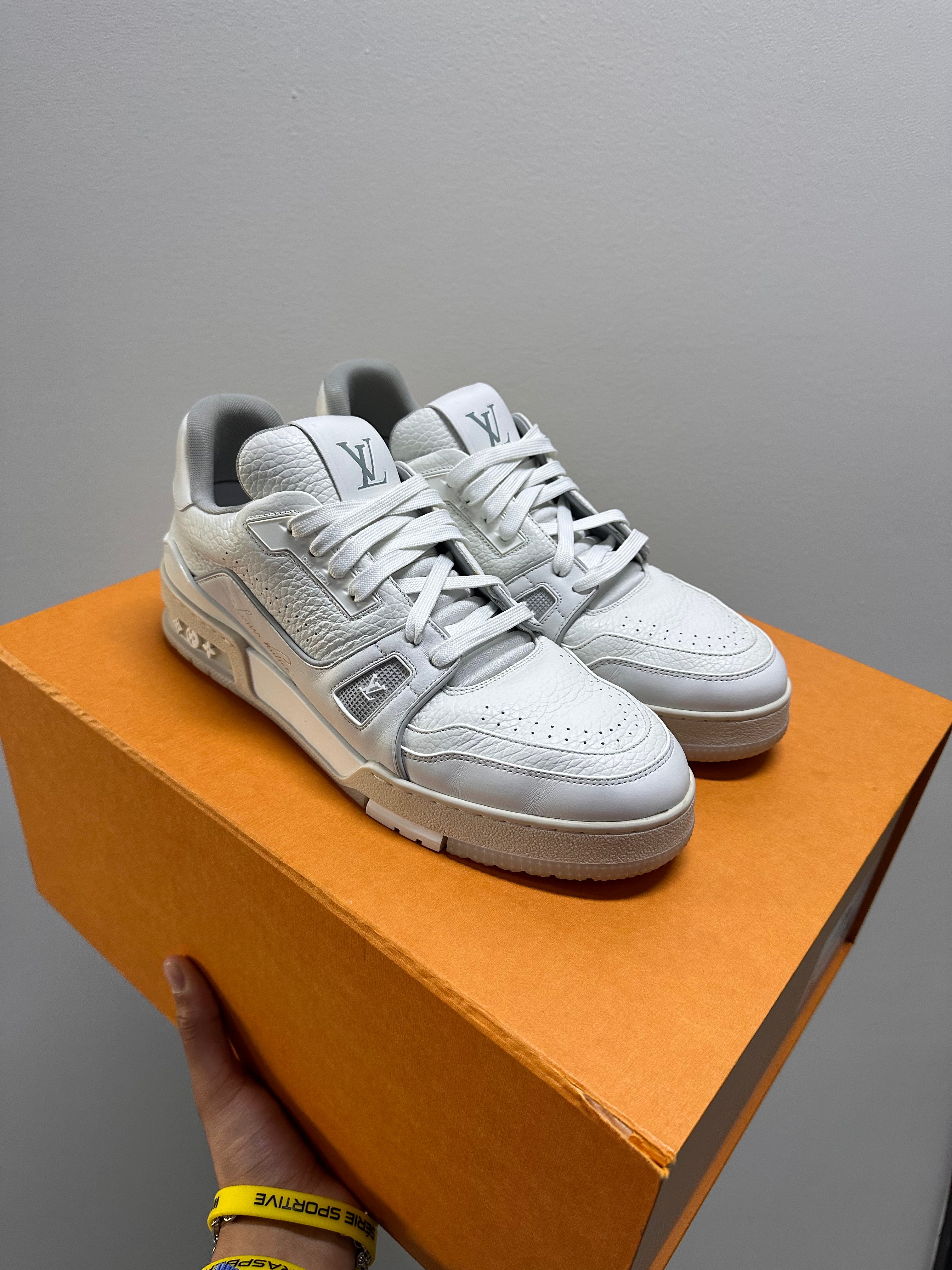 Louis Vuitton Trainer White Signature